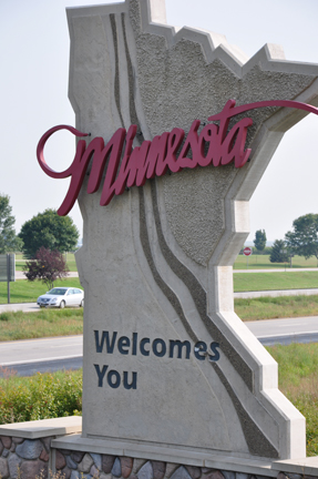 sign - Minnesota welcomes you