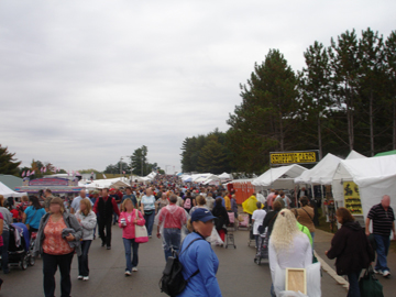 the crowd at the Cranberry Festival