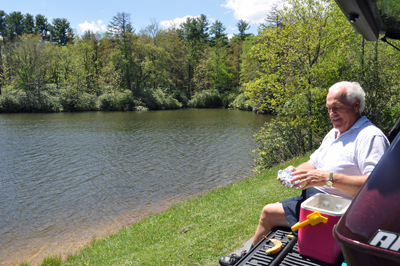 Lee Duquette setting up a picnic at Price Lake