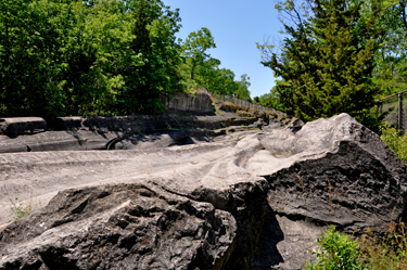 The glacial grooves