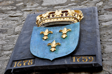emblem above the building