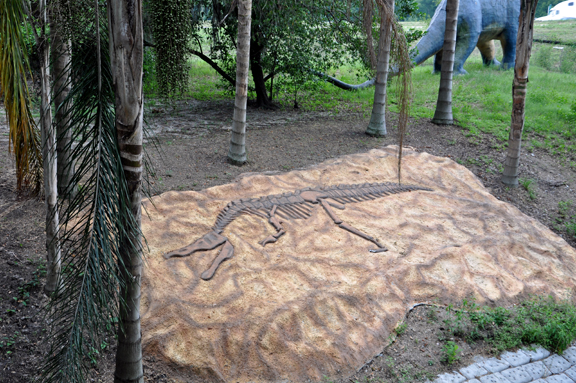 dinosaur skeleton carving at Dinosaur World