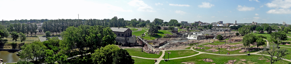 Panorama of Sioux Falls and the park