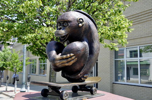 Rock & Roll sculpture - monkey on skateboard