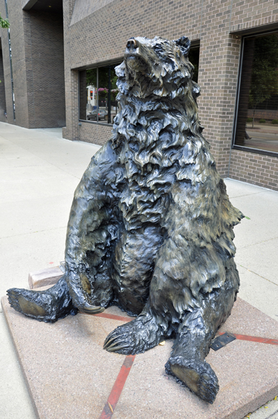 grizzly  bear sculpture