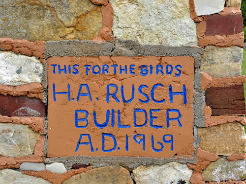 the sign on the birdhouses