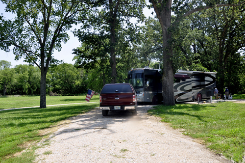 the RV and toad of the two RV Gypsies in Nebraska