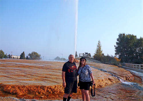 The two RV Gypsies in front of the 100fot geyser eruption