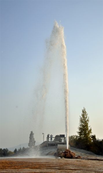 Soda Springs Geyser erupts to 100 feet high