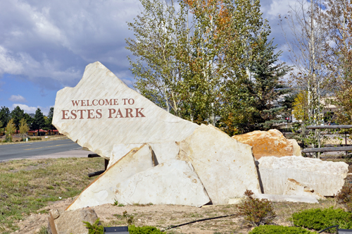 sign: Welcome to Estes Park