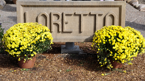 sign: Loretto and flowers