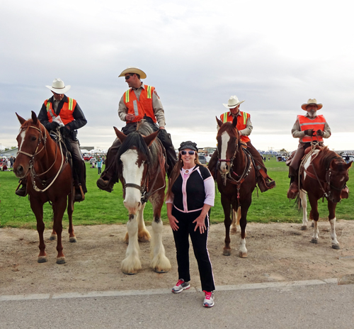 Karen Duquette and the Mountain Search and Rescue team and their horses.