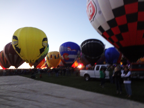 lots of hot air balloons
