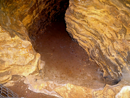 a formation entitled Devils Slide in the Mark Twain Cave