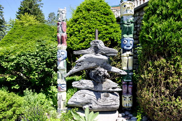 totem poles and carvings OUTSIDE of the Legs Inn