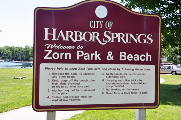 City of Harbora Spings and Zorn Park and Beach sign