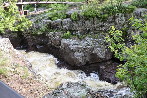 close-up of the Temperance River by the street bridge