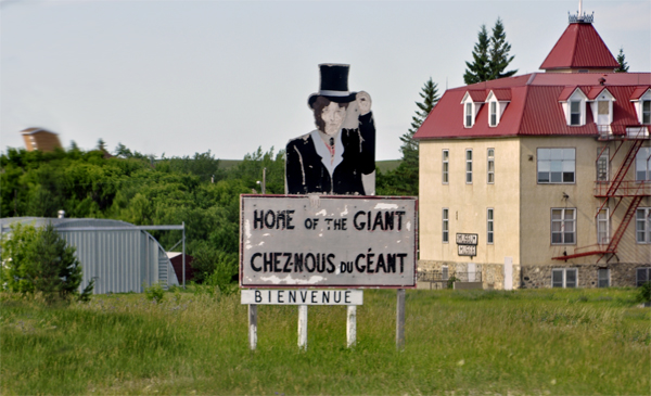 sign- Home of the Giant