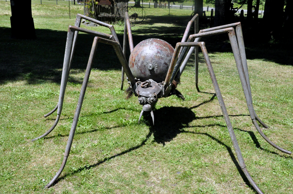 a giant spider sculpture