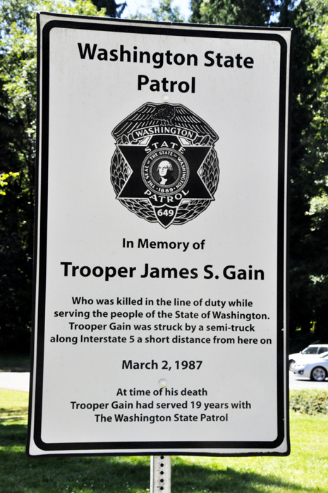 in memory of a Washington trooper sign