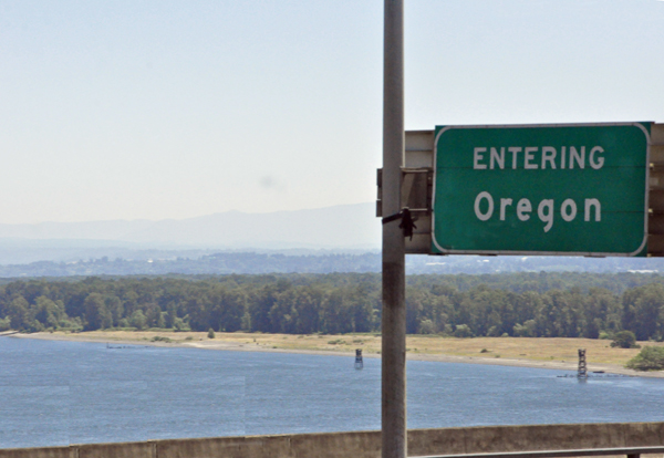 entering Oregon sign