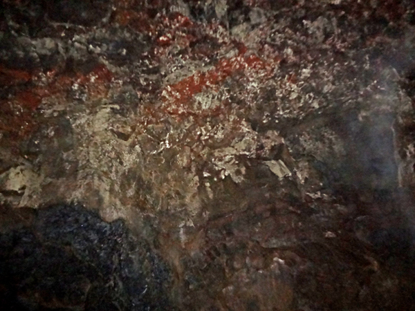 colorful walls of Lava River Cave