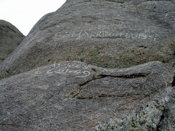 signatures at Independence Rock