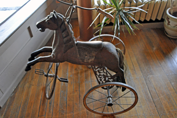 a very old horse bicyvle