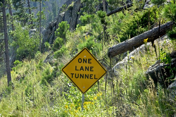 sign: One lane tunnel