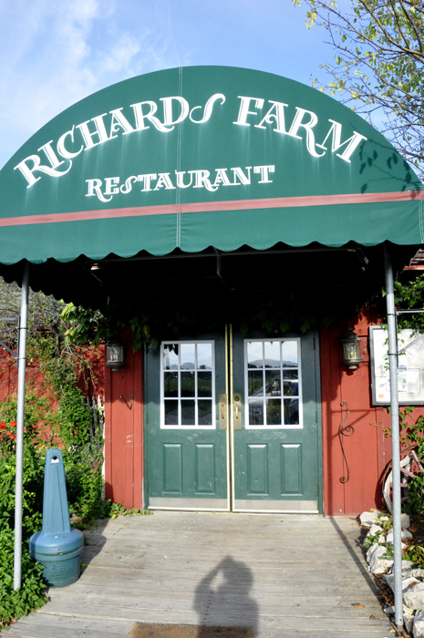 the entry to Richard's Fram Restaurant