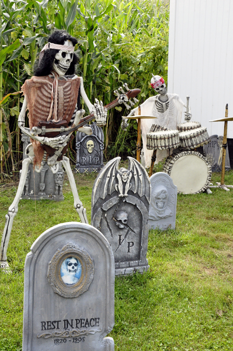 graveyard musical skeleton