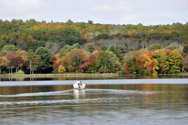 Fall colors on Mossup Pond