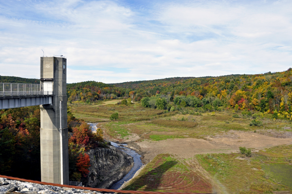 fall colors at Thomaston Dam