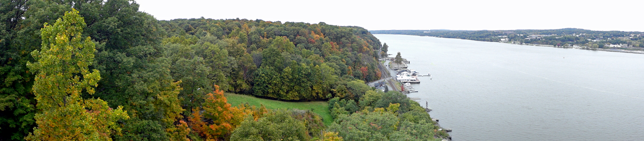 fall foliage and the Hudson River