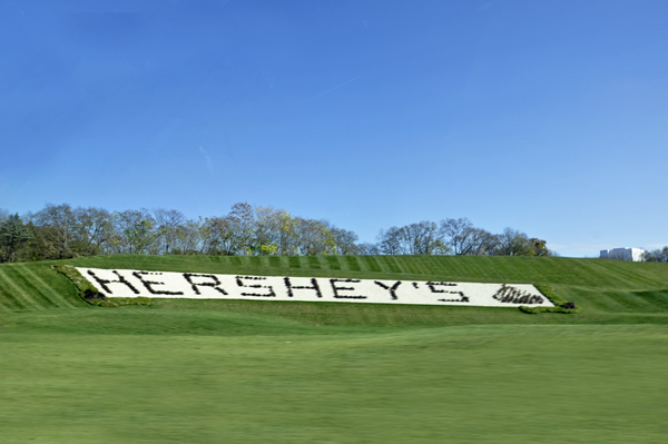 Hershey's sign at the golf course