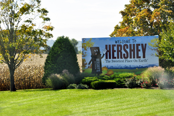 welcome to Hershey sign