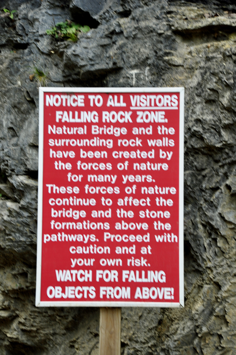 warning sign about falling objects from above