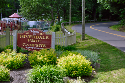 Welcome to Riverdale Fram Campsite sign