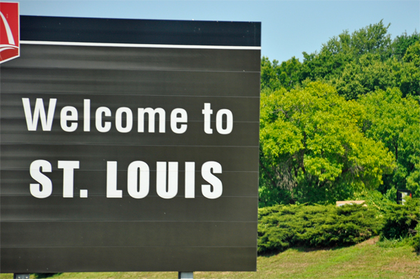 welcome to St. Louis sign