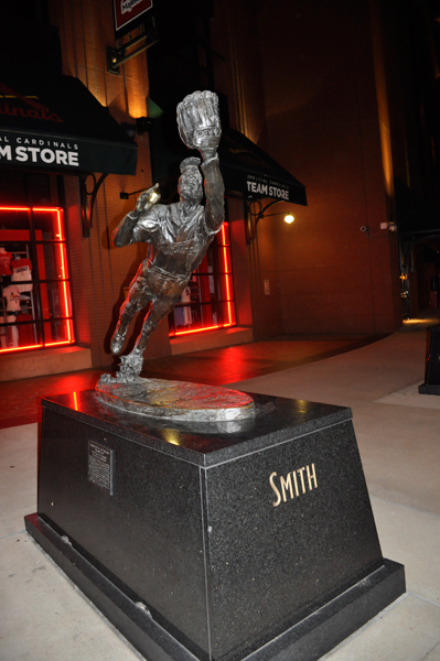 baseball player Schoendienst statue Smith statue