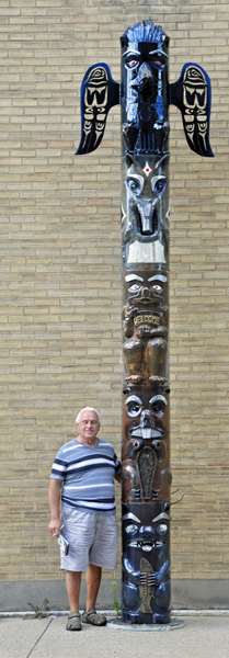 Lee Duquette and a totem pole