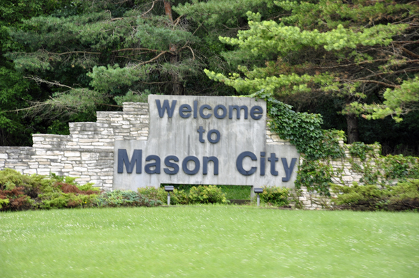 Welcome to Mason City sign