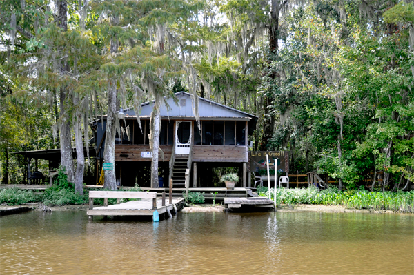 house along the Pearl River