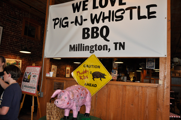 Pig-N-Whiistle sign