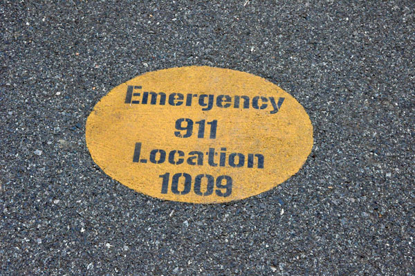 emergency 911 sign