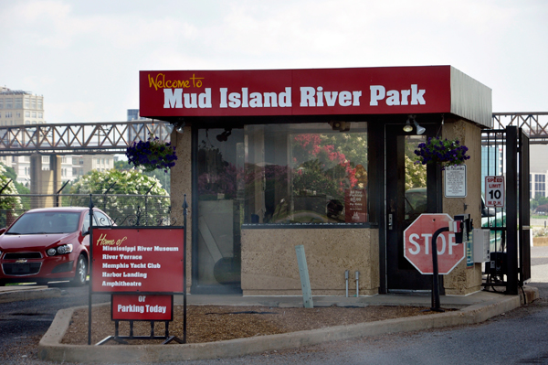 entrance to Mud Island