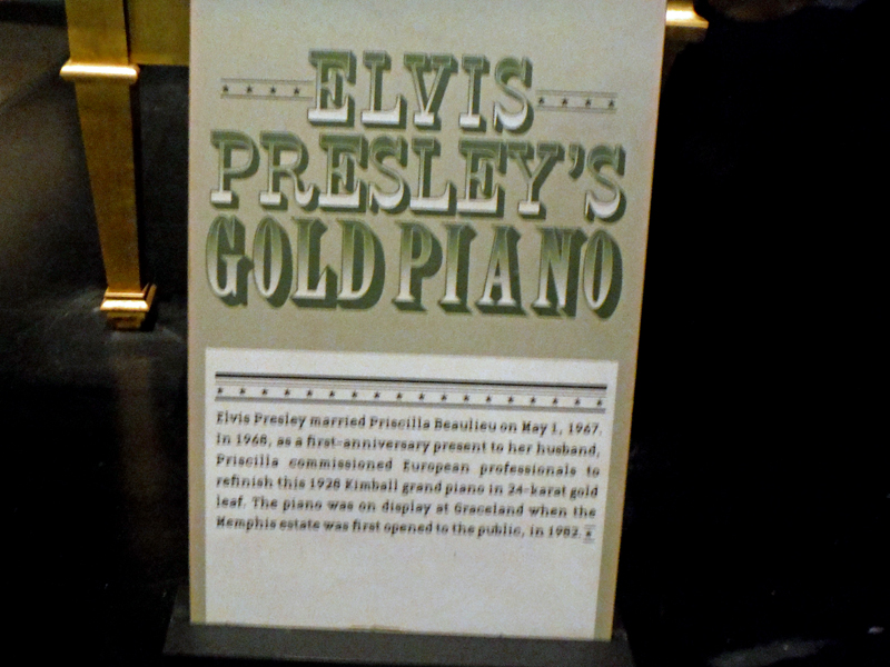 sign about Elvis Presley's gold paino