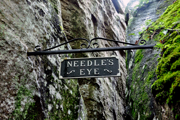 Needle's Eye sign