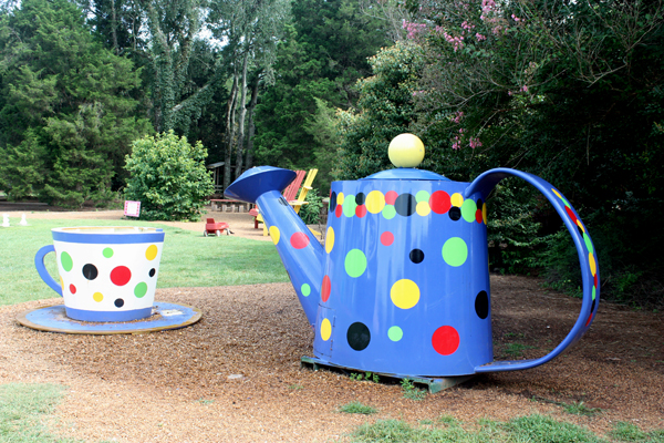 Alice in Wonderland tea cup and tea pot
