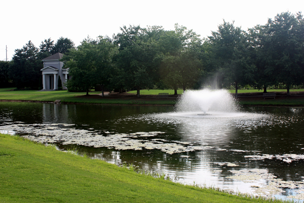 Huntsville Botanical Gardesn water fountain and pond